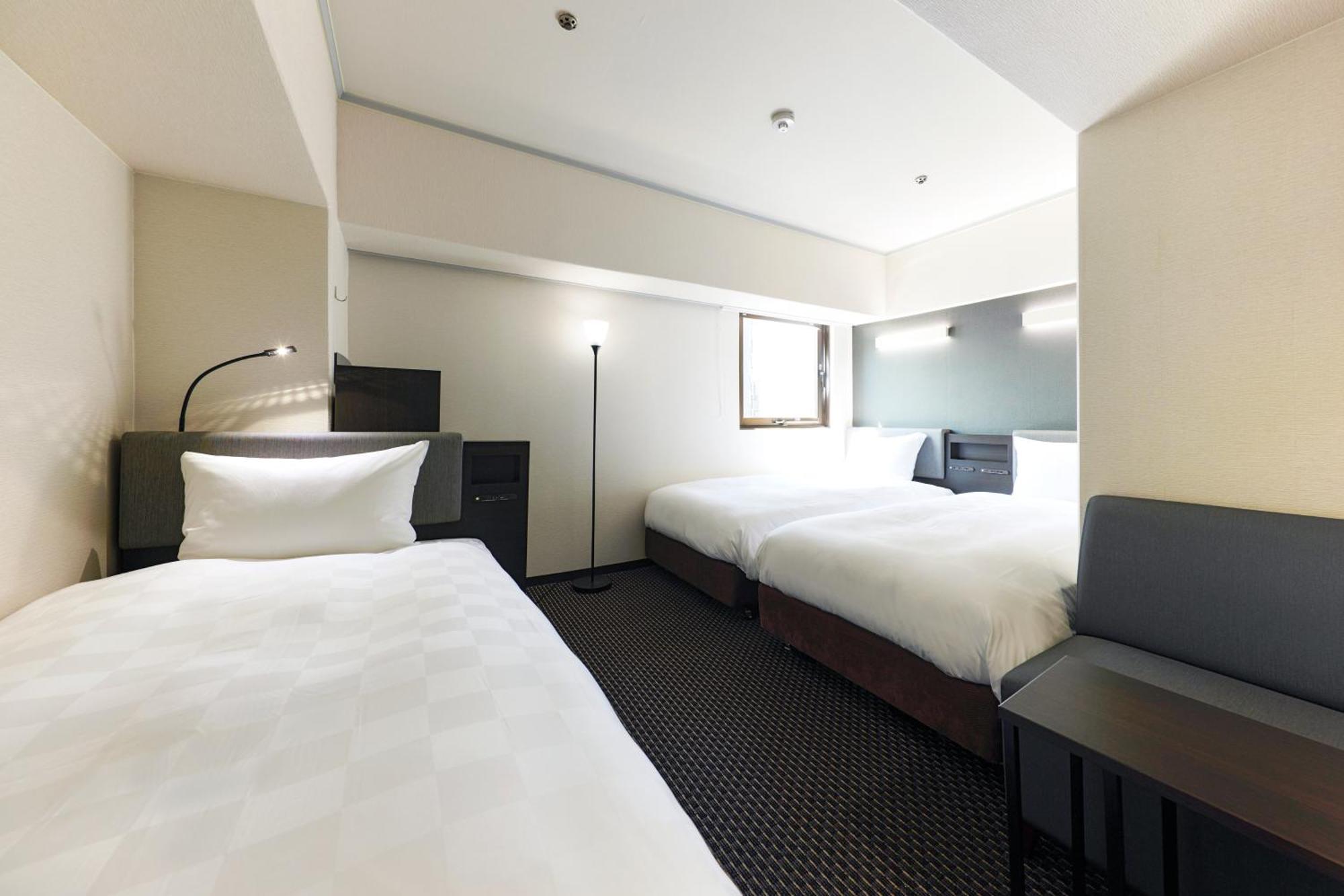 Hotel Consort Shin-Осака Екстериор снимка