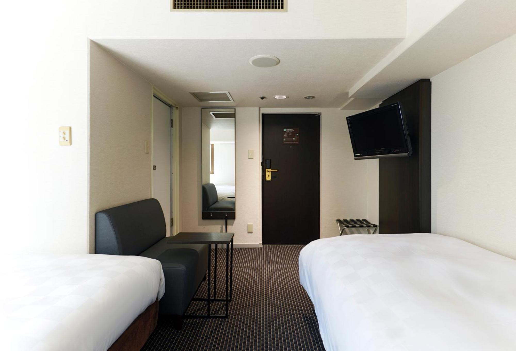 Hotel Consort Shin-Осака Екстериор снимка